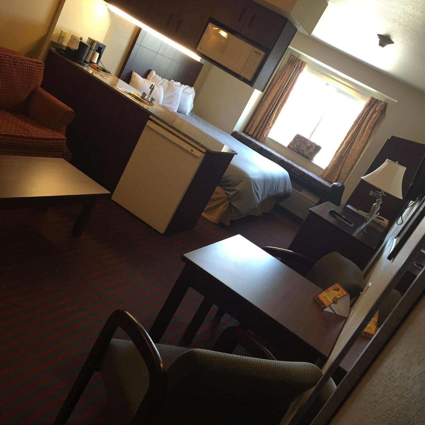 Bridgepointe Inn & Suites Toledo-Perrysburg-Rossford-Oregon-Maumee By Hollywood Casino Northwood Bagian luar foto