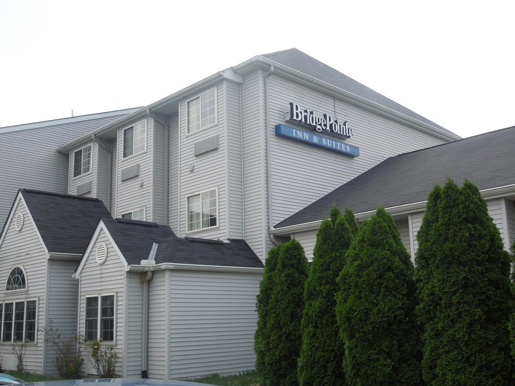 Bridgepointe Inn & Suites Toledo-Perrysburg-Rossford-Oregon-Maumee By Hollywood Casino Northwood Bagian luar foto