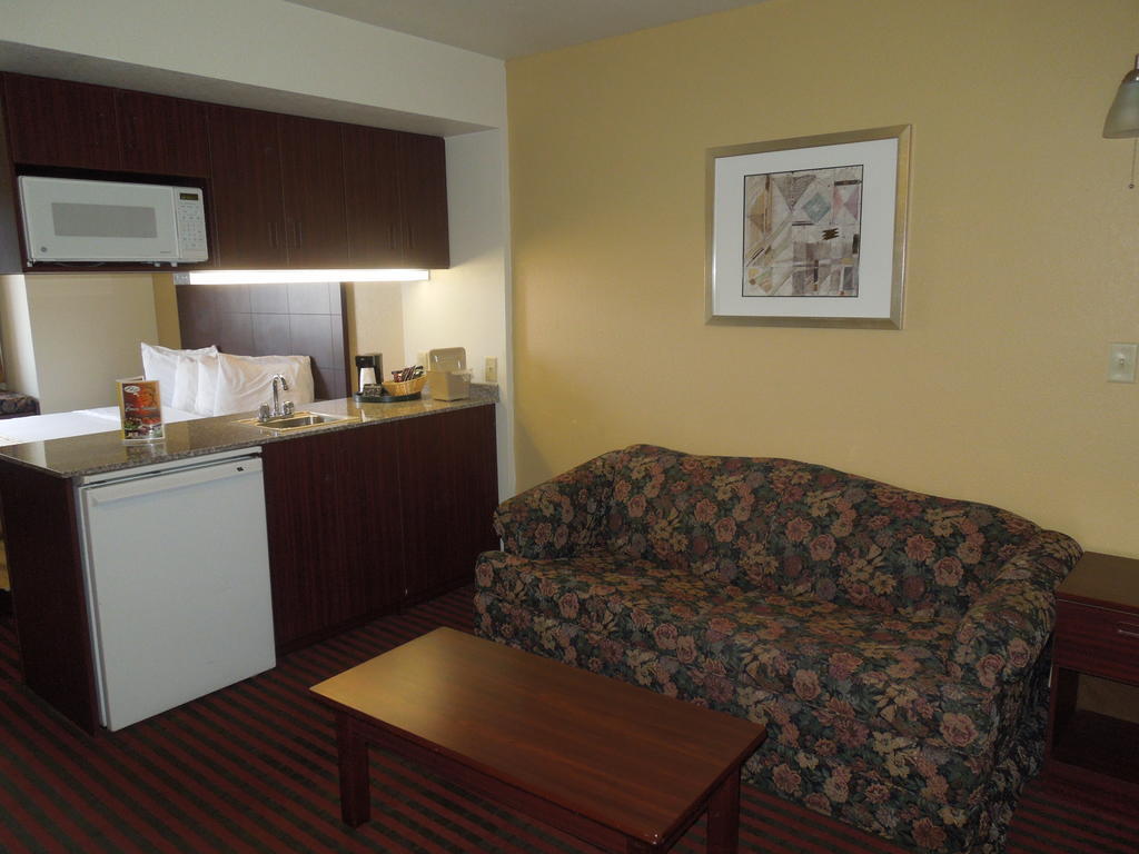 Bridgepointe Inn & Suites Toledo-Perrysburg-Rossford-Oregon-Maumee By Hollywood Casino Northwood Bagian luar foto